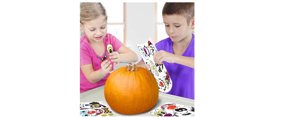 decorating pumpkins